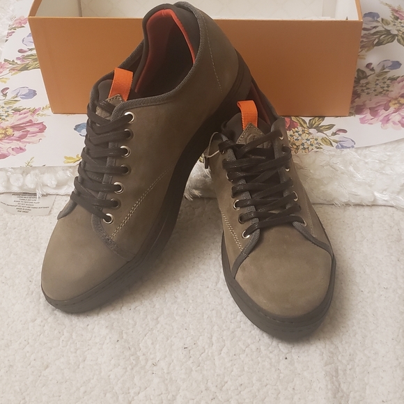 NEW CafeNoir Khaki Low Top Sneakers size 9 - Picture 1 of 8